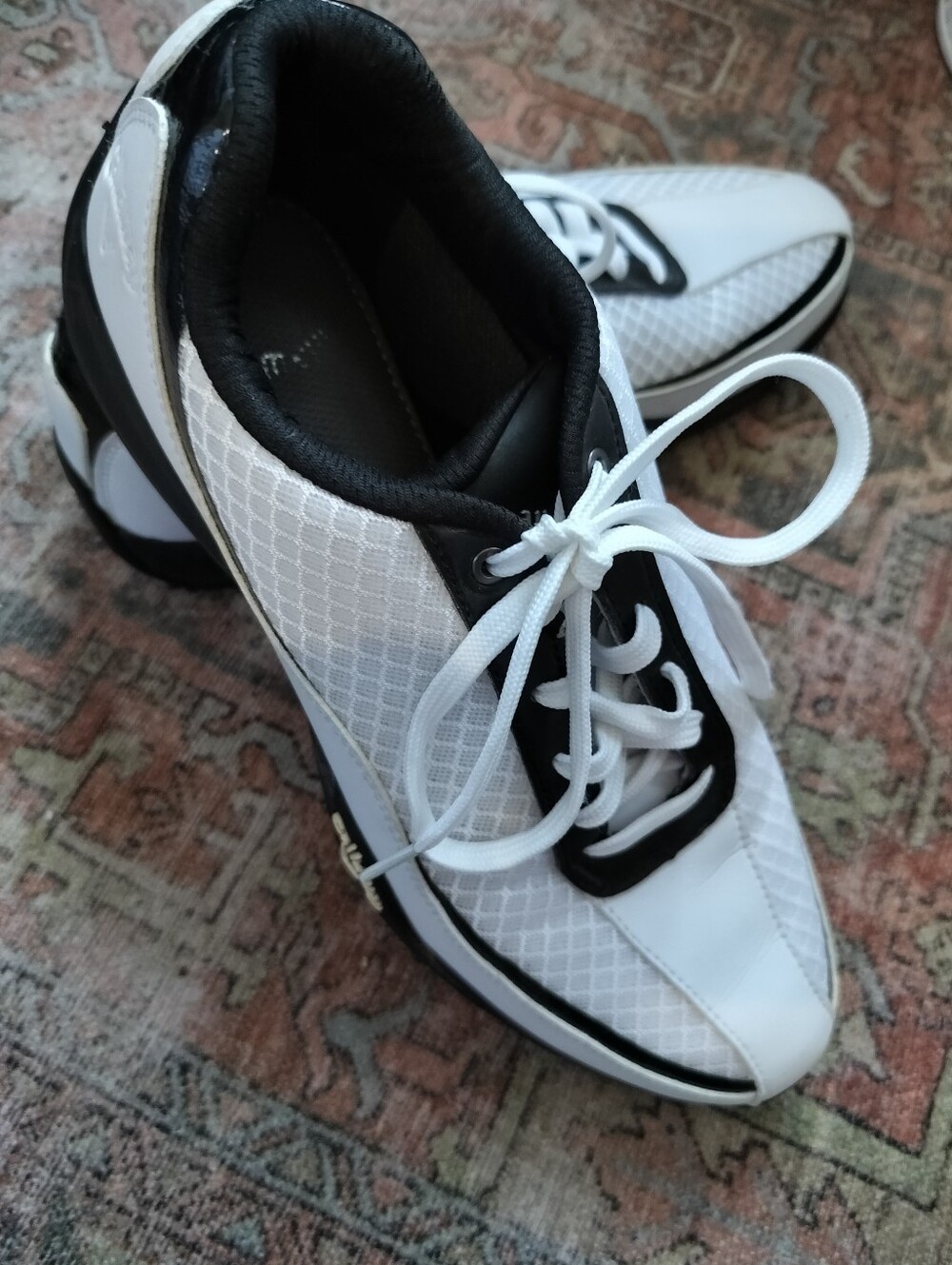 Like New High End Callaway White Golf Shoes Black Trim Size 8.5 Men/10 Women